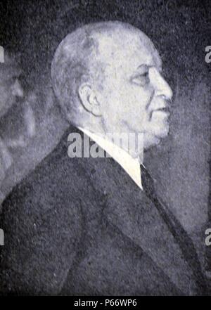 Guerra civile spagnola: Francisco Largo Caballero (15 ottobre 1869 â€ì 23 marzo 1946) era un politico spagnolo e sindacalista. Egli è stato uno dei leader storici del socialista spagnolo Workers' Party (PSOE) e dei lavoratori Unione generale (UGT). Nel 1936 e 1937 Caballero è servito come primo ministro della Seconda Repubblica spagnola durante la Guerra Civile Spagnola. Foto Stock