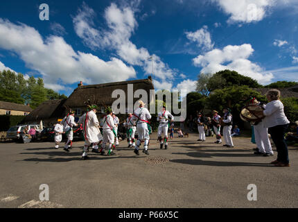 Morris Dancing in the Cotswolds Foto Stock