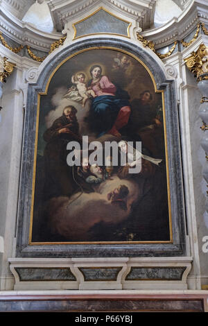 Madonna e Bambino adorato da San Francesco di Assisi, Chiara e Antonio di Padova, retablo in chiara d'Assisi cappella, Duomo di Mantova, Italia Foto Stock