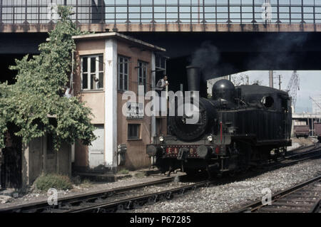 Una scena a Savonna Docks con Emilio Astengo n. 04 Un 0-8-0T ex italiano Ferrovie Sud-Est n. 14 lunedì 4 settembre 1972. Foto Stock