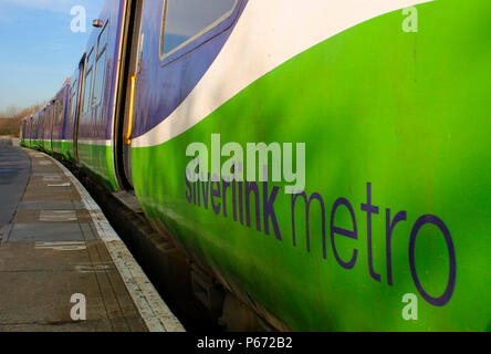 Un Silverlink Metro servizio a nord Stazione Woolwhich sulla North London Line. 2003. Foto Stock