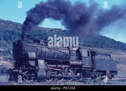 Un bagno turco di Ferrovie dello Stato tedesco costruito G8  2-8-0 a lavorare sul isolato colliery rete basata a Eregli sulla costa del Mar Nero in agosto 1976. Foto Stock