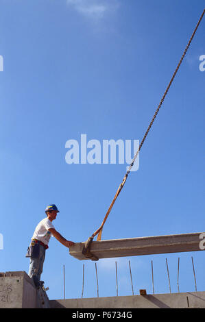 Immissione in commercio di manufatti prefabbricati in calcestruzzo deck sezione sulla costruzione Foto Stock