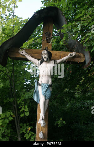 Crocifisso sul ciglio della strada in Klenovnik, Croazia. Foto Stock