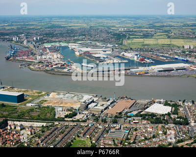 Northfleet speranza terminal container, Tilbury, Essex, il fiume Tamigi e dock, UK, vista aerea Foto Stock