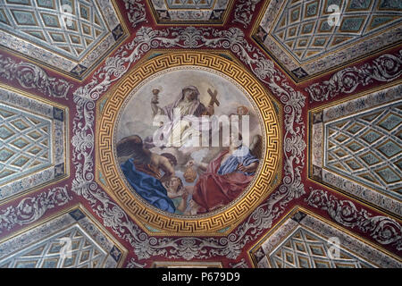 Affresco sul soffitto della Cupola della Cappella del Santissimo Sacramento nel Duomo di Mantova dedicata a San Pietro, Mantova, Italia Foto Stock