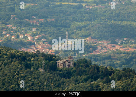 Castello di Croce Serra Andrate Piemonte Italia Foto Stock