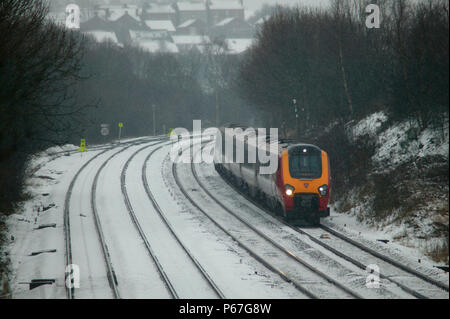 In un inverno blizzard una vergine Voyager capi nord vicino a Chesterfield. Febbraio 2005 Foto Stock