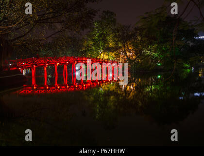 Hanoi, Vietnam - una delle perle del sud-est asiatico, Hanoi è una metropoli che offre una splendida fusione di modernità e tradizione Foto Stock