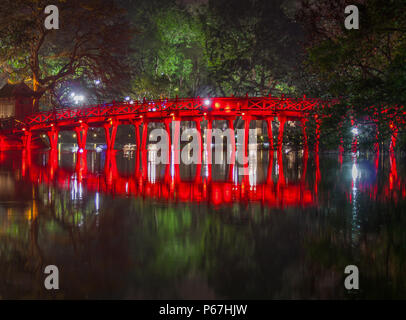 Hanoi, Vietnam - una delle perle del sud-est asiatico, Hanoi è una metropoli che offre una splendida fusione di modernità e tradizione Foto Stock