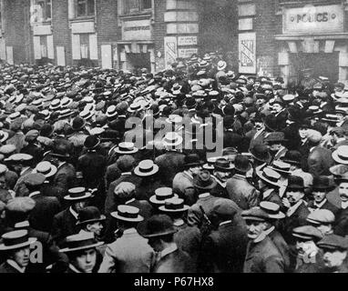 New Scotland Yard centrali di polizia utilizzato come un centro di reclutamento per i lavoratori di munizioni nella prima guerra mondiale Foto Stock