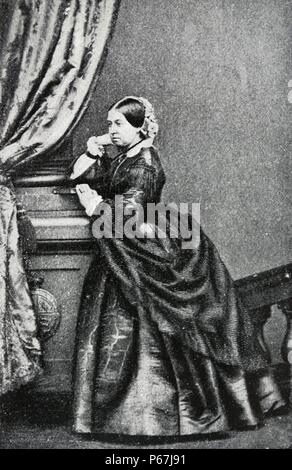 La regina Vittoria di Gran Bretagna 1863. Victoria (Alexandrina Victoria; 24 maggio 1819 - 22 gennaio 1901) era il monarca del Regno Unito di Gran Bretagna e Irlanda dal 20 giugno 1837 fino alla sua morte. A partire dal 1 maggio 1876, ha usato il titolo aggiuntivo di Empress of India Foto Stock