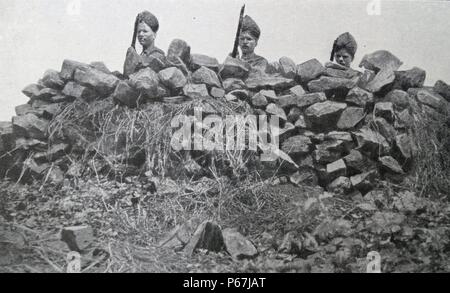 British soldati indiani dietro una fortificazione in Africa orientale durante la prima guerra mondiale 1915 Foto Stock