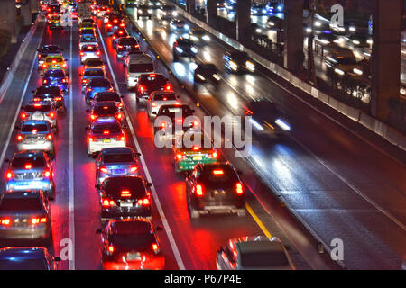 Accesso controllato in autostrada Bangkok durante le ore di punta. Foto Stock