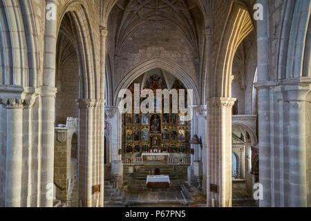 Navata principale della chiesa di Santa María la Mayor in Trujillo, Estremadura, Spagna Foto Stock
