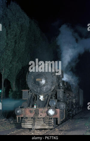 Il ribaltamento di scoria in Turchia di Karabuk opere di acciaio con un Hawthorn Leslie 0-6-0ST. Agosto 1976. Foto Stock