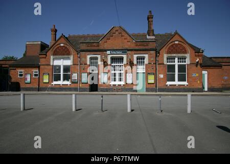 Facciata sud di Purley stazione in Greater London. 2007 Foto Stock