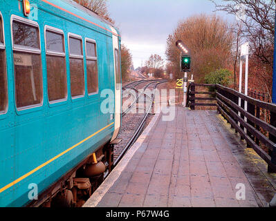 La classe 153 unità sono stato strumentale nel mantenimento di servizi su linee di diramazione dove personalizzata è minima. Questo include la Leeds branch Foto Stock