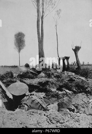 La fanteria britannica rifugio nelle trincee durante la Seconda battaglia di Ypres, che continuò fino al 25 maggio 1915s, nella prima guerra mondiale Foto Stock