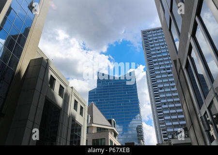 Vista degli edifici, compreso il Rogier Torre nel quartiere centrale degli affari di Bruxelles in Belgio Foto Stock