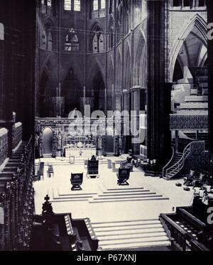 Fotografia della incoronazione sedie. Realizzato per re Edoardo I per racchiudere la famosa pietra di Scone, che egli ha portato dalla Scozia all'abbazia nel 1296. 1890 Foto Stock