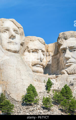 Primo piano di George Washington, Thomas Jefferson, e Abramo Lincoln. Scultura presidenziale a Mount Rushmore National Monument, il Dakota del Sud, Stati Uniti d'America. Foto Stock