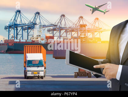 Logistica aziendale concetto, global business connessione interfaccia tecnologia global partner di collegamento del contenitore merci nave per la logistica imp Foto Stock