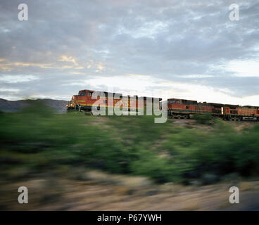 Burlington Northern e Santa Fe (ferrovia BNSF), transcontinantal ferrovie, Arizona, Stati Uniti d'America Foto Stock