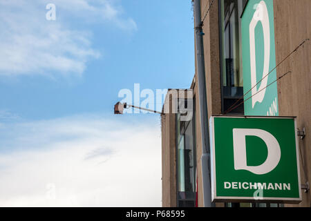 A Belgrado, in Serbia - Giugno 17, 2018: il Logo del principale negozio Deichmann a Belgrado. Deichmann è un grande scarpa tedesco e sportswear catena retail sparsi in Foto Stock