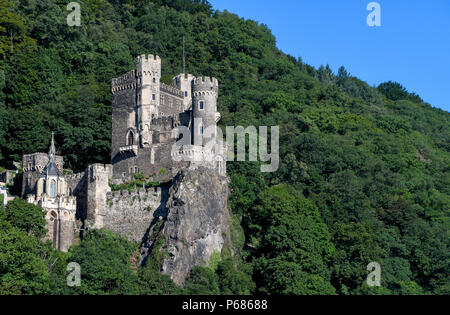 Castello medievale sul versante della valle del Reno in Germania Foto Stock