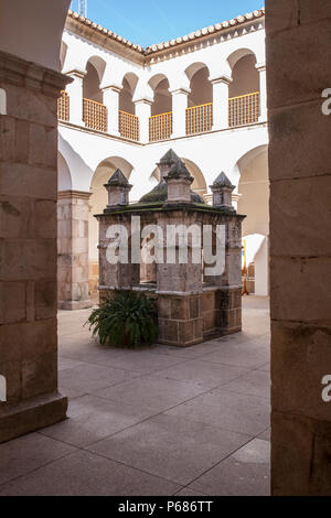 Convento di San Antonio Courtyard, attualmente città centro culturale di Almendralejo, Badajoz, Spagna Foto Stock