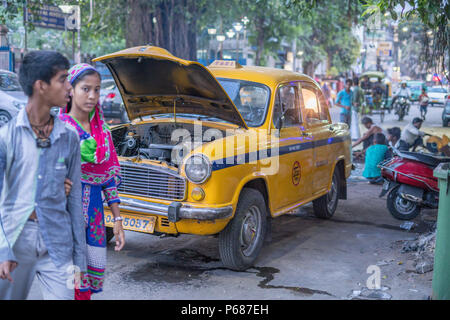 Ambasciatore giallo Taxi - Kolkata, India Foto Stock