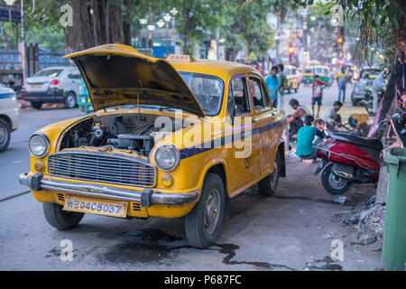 Ambasciatore giallo Taxi - Kolkata, India Foto Stock