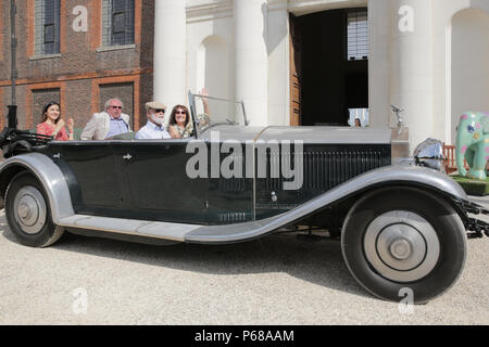 Londra, Regno Unito. Il 28 giugno, 2018. S.a.r. il principe Michael di Kent test drive un 1932 Rolls Royce Phantom II a giudicare della sfolgorante Concours d'éléphant flotta di veicoli personalizzati presso il Royal Hospital Chelsea. Credito: amanda rose/Alamy Live News Foto Stock