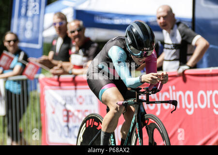 Northumberland, Regno Unito. Il 28 giugno, 2018. Anna Henderson del Team ciclo OnForm prende sillver in U23 Womens gara in Elite Womens gara Credito: Dan Cooke Credito: Dan Cooke/Alamy Live News Foto Stock