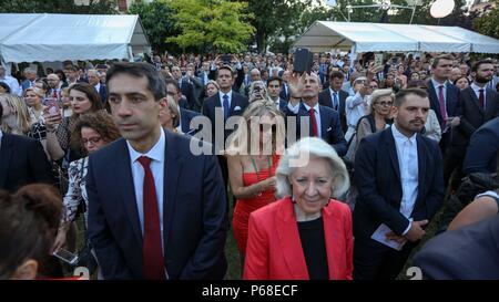 Parigi, Francia. 28 GIU, 2018. Ambasciata degli Stati Uniti d'America a Parigi, Francia, la data di ricezione presso la residenza dell'ambasciatore, Jamie McCourt, American Independence Day #Luglio4Parigi, la 242anniversario degli Stati Uniti e il terzo centenario di New Orleans. Credito: Ania Freindorf/Alamy Live News Foto Stock