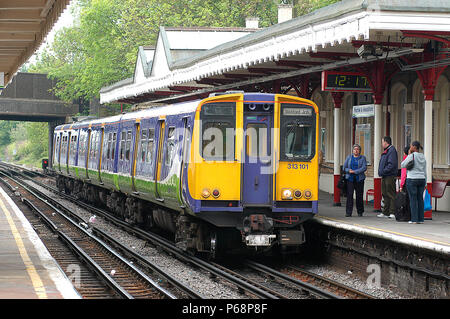 Il Silverlink Metro rete è basata sulla Euston - Watford terza rotaia percorso c.c. per fornire un frequente servizio locale tra questi due centri. Un loc Foto Stock