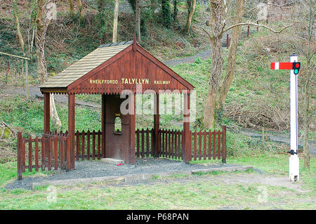 Il Talyllyn ferrovia ha un interessante di accoglienza per i visitatori per la sua stazione Abergynolwyn nella forma di un modello di attesa sala completa con atto del segnale Foto Stock