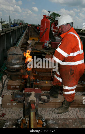 Saldatura Thermit durante la via del rinnovamento. Peterborough. Maggio 2005 Foto Stock