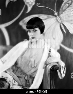 Fotografia di Louise Brooks (1906-1985) American ballerina e attrice e icona della moda. Datata 1928 Foto Stock