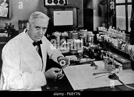 Sir Alexander Fleming, (6 agosto 1881 - 11 Marzo 1955) era un biologo scozzese, farmacologo e botanico che ha scoperto la penicillina Foto Stock