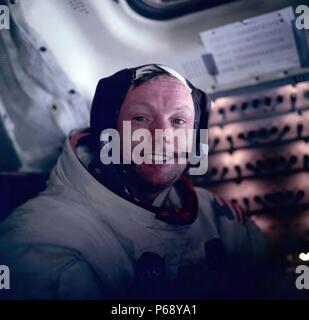 Fotografia di astronauta Neil Armstrong durante l'Apollo 11 missione spaziale. Datata 1969 Foto Stock