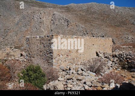 I resti del villaggio abbandonato di Gera sull'isola greca di Tilos. Foto Stock