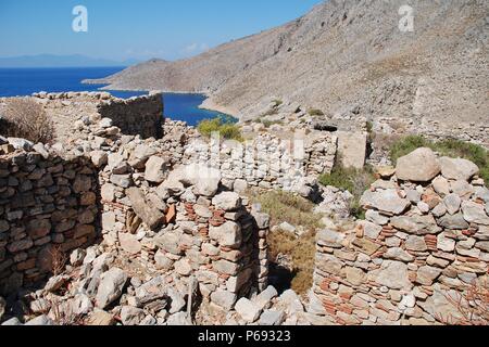 I resti del villaggio abbandonato di Gera sull'isola greca di Tilos. Foto Stock