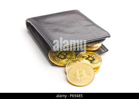 Il golden bitcoins in portafoglio in pelle. Foto Stock