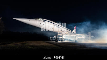 Concorde G-BBDG di notte a Brooklands Museum Foto Stock