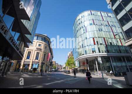 Una vista di Burton Street nella città di Nottingham, Nottinghamshire REGNO UNITO Inghilterra Foto Stock