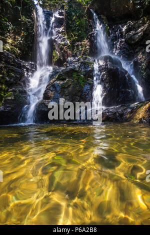 Le belle cascate Chorro las Yayas vicino a El far fronte nella provincia di Coclé, Repubblica di Panama. Foto Stock