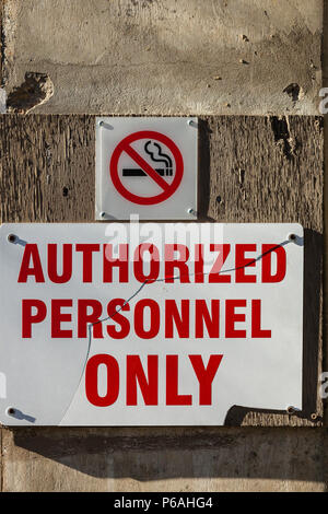 Sito in costruzione segno di avvertimento Restrizione di accesso. Foto Stock
