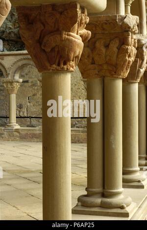 Monasterio de San Juan de la Peña,claustro(s.XII-XIII) . Serrablo.Huesca.España. Foto Stock